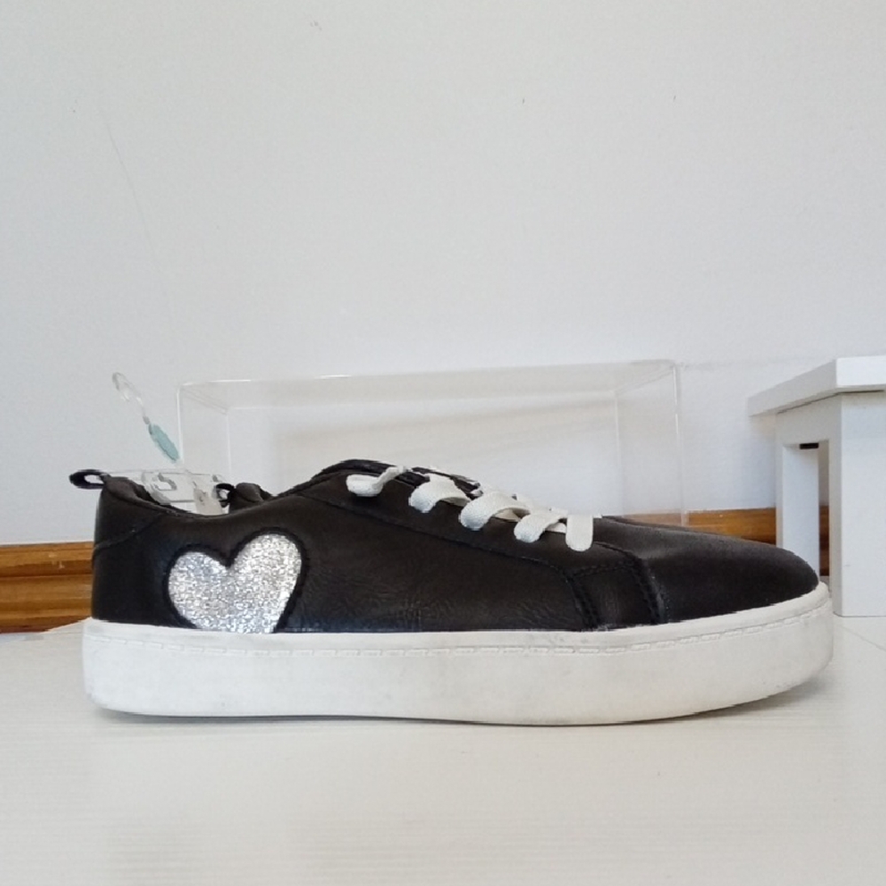 Carter’s Black Sneakers w/ Silver Heart Detail NWT Youth Size 3